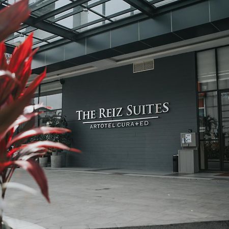The Reiz Suites, Artotel Curated Medan Exterior photo