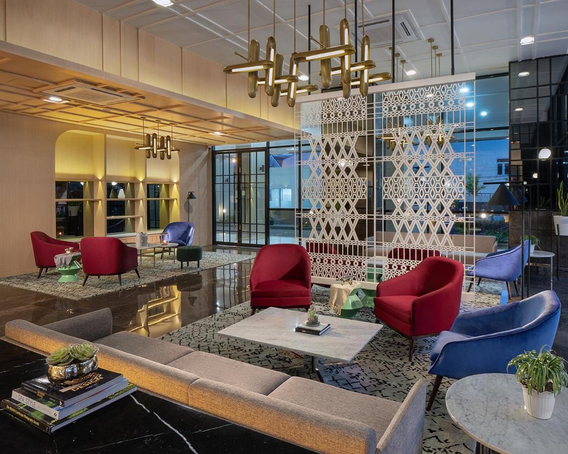 The Reiz Suites, Artotel Curated Medan Exterior photo