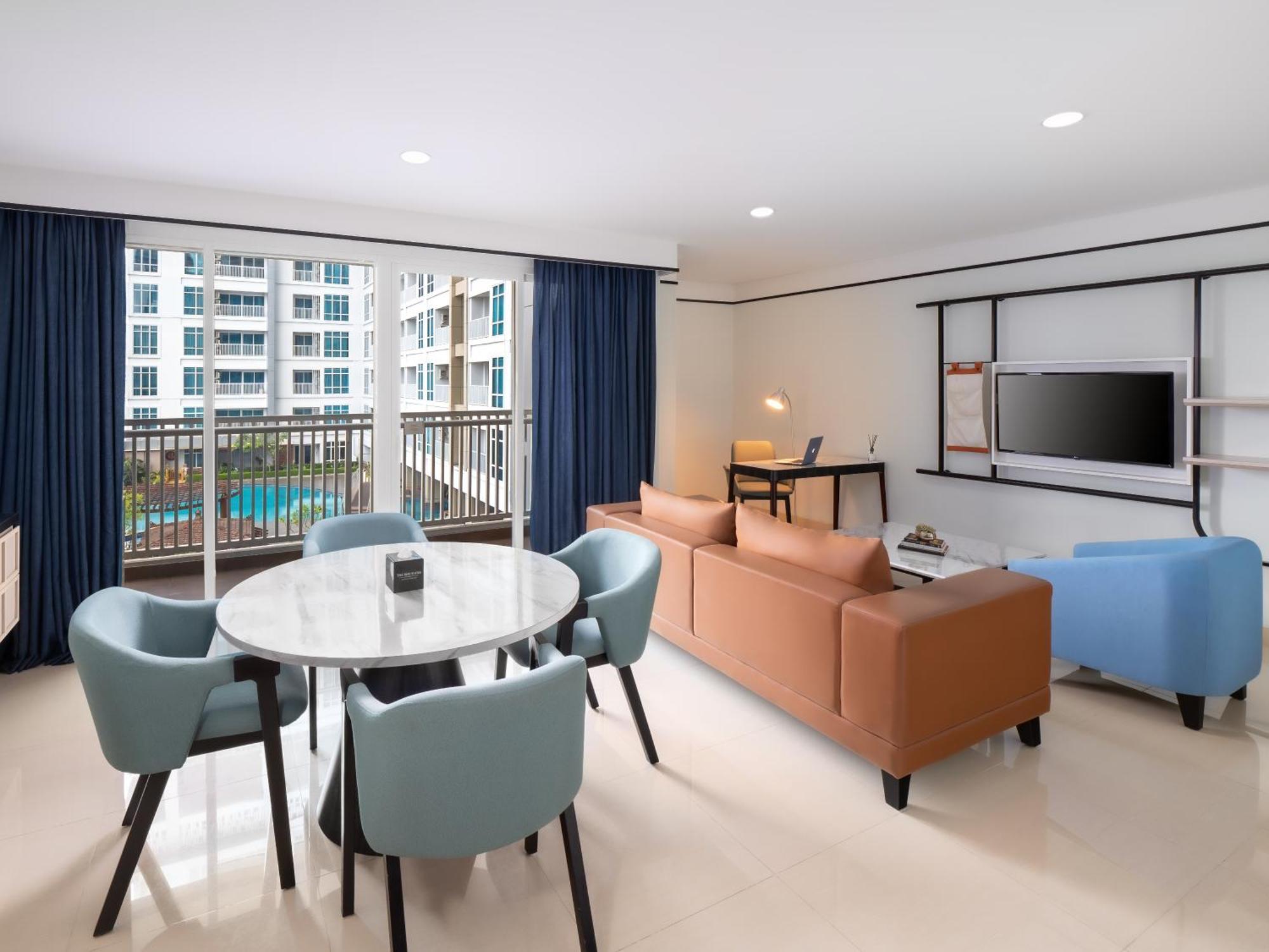 The Reiz Suites, Artotel Curated Medan Exterior photo