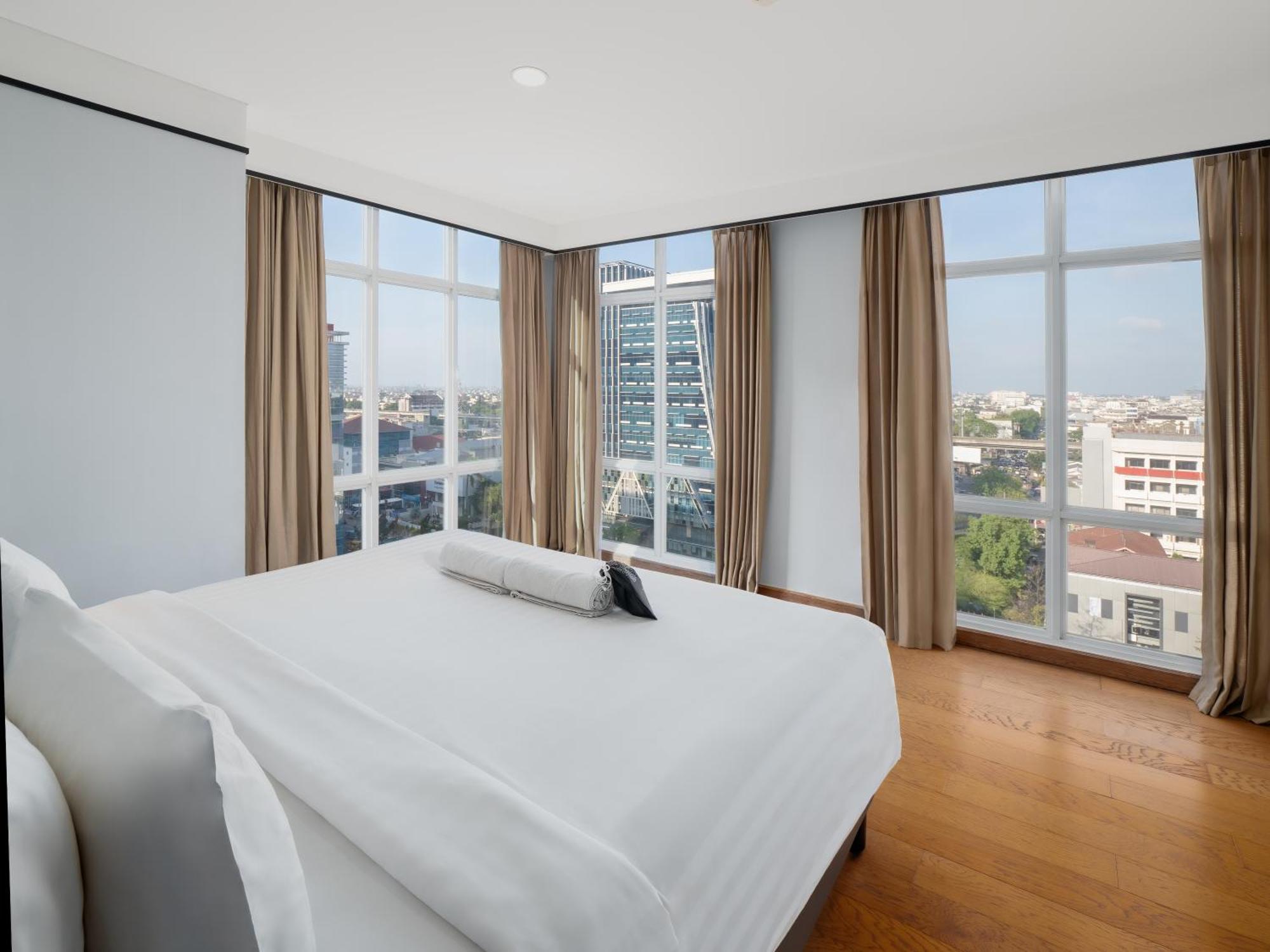 The Reiz Suites, Artotel Curated Medan Exterior photo