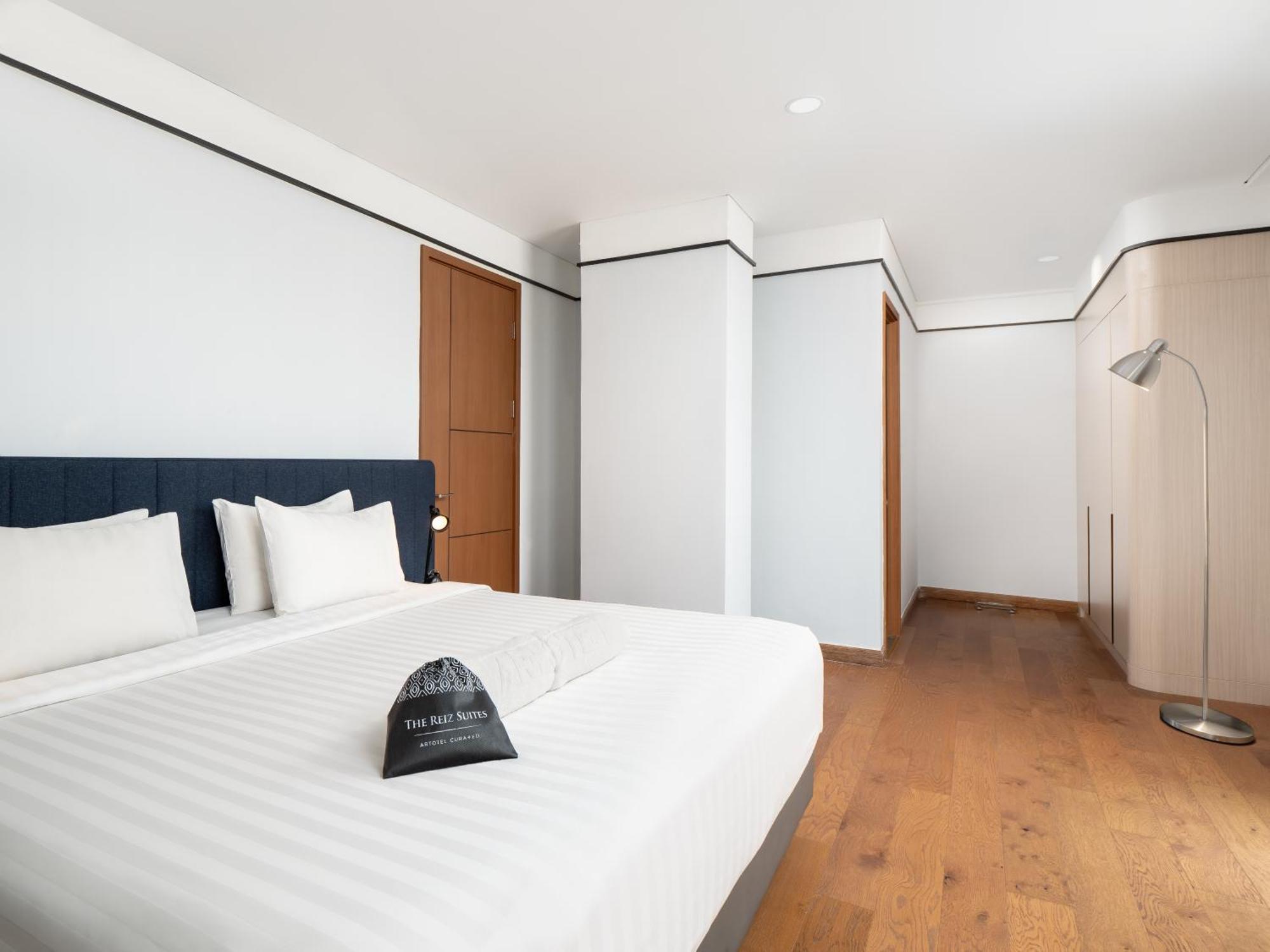 The Reiz Suites, Artotel Curated Medan Exterior photo
