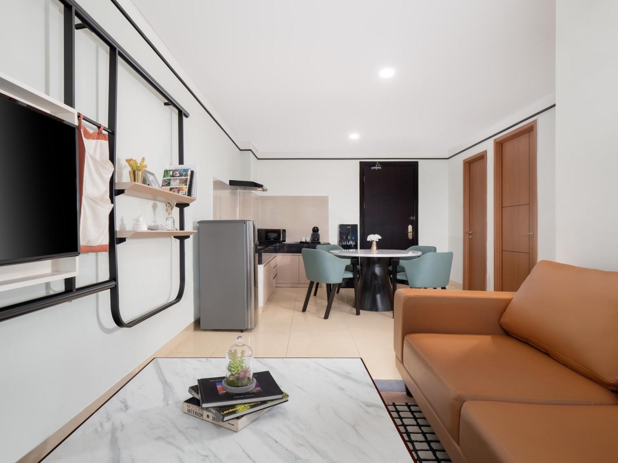 The Reiz Suites, Artotel Curated Medan Exterior photo